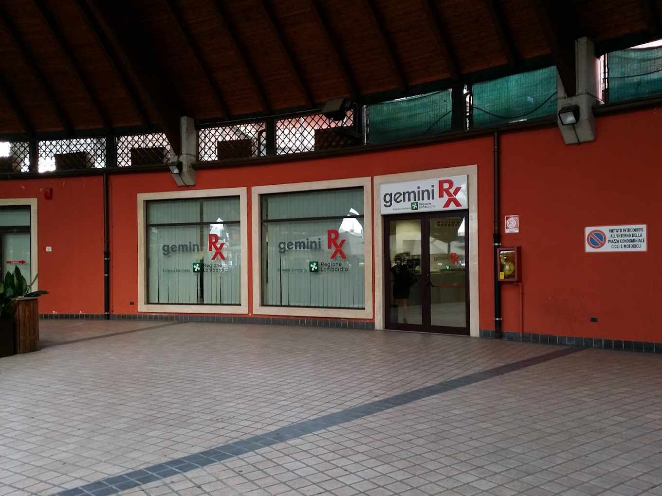 ingresso laterale sede centro medico GeminiRX